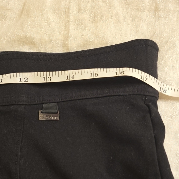 Peter Nygard Slims Elegant Black Women's Bermudas - Picture 10 of 13